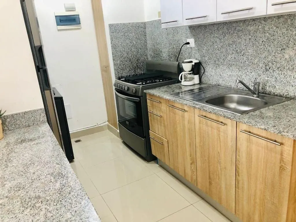 Hermoso Apartamento Cerca De La Playa, Restaurantes, Supermercados, Restaurantes, Aeropuertos, Parqueo Gratis Boca Chica