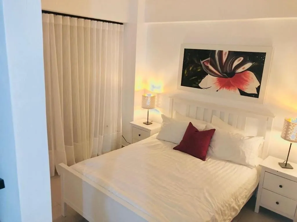Hermoso Apartamento Cerca De La Playa, Restaurantes, Supermercados, Restaurantes, Aeropuertos, Parqueo Gratis contacts